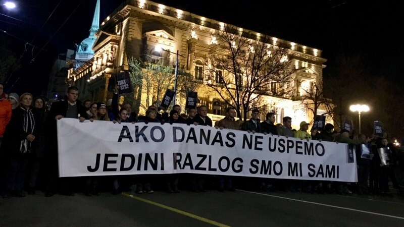 Beograd: Šetnja u čast Zorana Đinđića