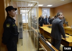 Оглашение приговора Сергею Мохнаткину 10 декабря 2014, на которое он не явился. Но через несколько часов Мохнаткин добровольно пришел в Тверской суд.