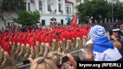 «Юнармейцы» на параде в Севастополе, 9 мая 2018 года