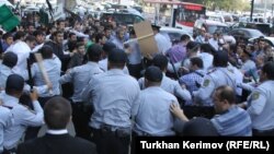 Təhsil Nazirliyi qarşısında aksiya. 5 oktyabr 2012