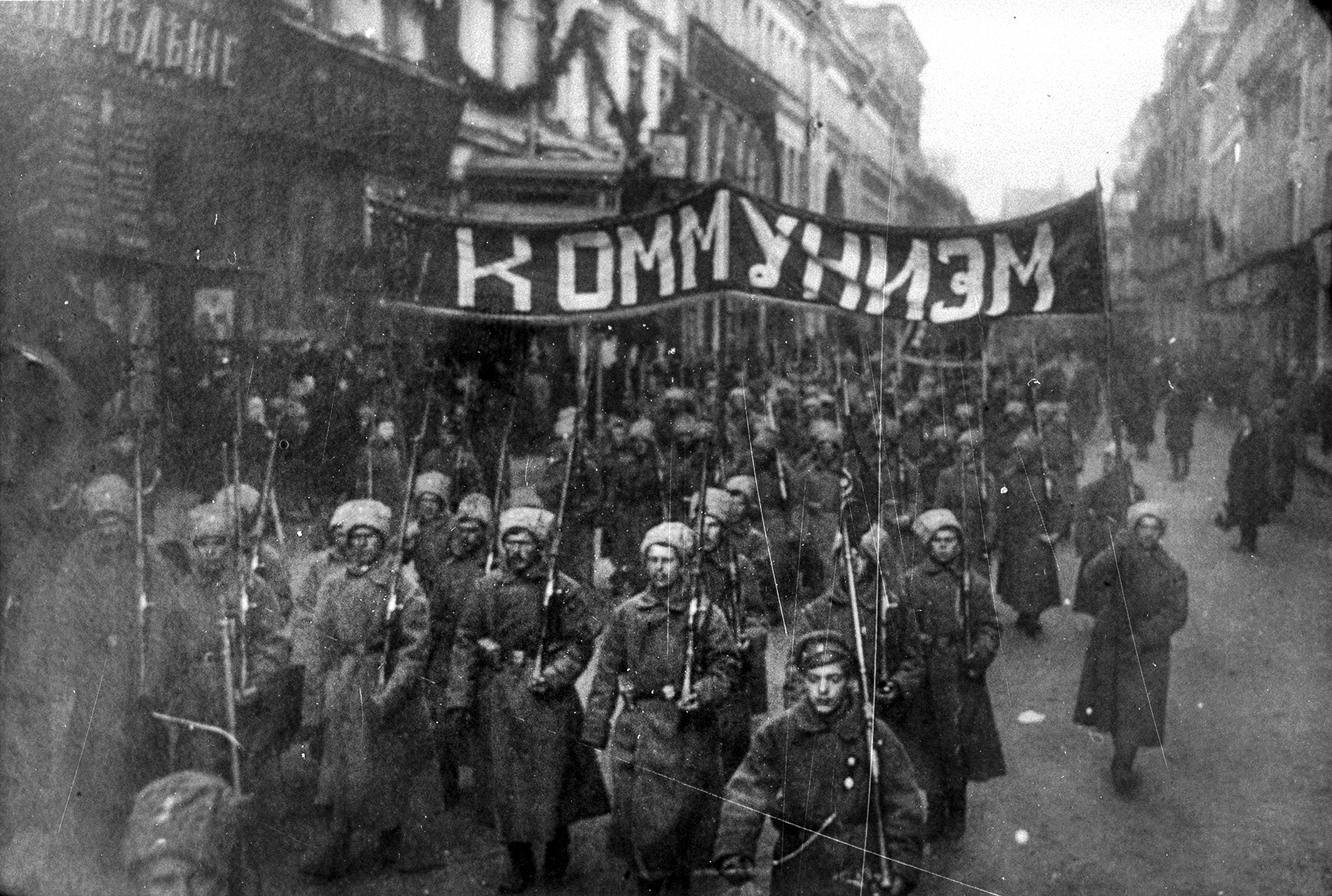 Революционная революция. 1917 Года Большевистская революция. Октябрьская революция 1917 года. Октябрьская революция Петроград 1917. Большевики в Октябрьской революции 1917.