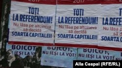 Publicitate electorală în ziua referendumului în apropierea unor secții de votare din Chișinău