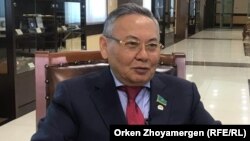 Депутат мажилиса Омархан Оксикбаев дает интервью Азаттыку. Нур-Султан, 8 октября 2019 года.