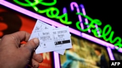 ABŞ- Los Ancelesdə kinoteatr. "Müsahibə" filminə 2 bilet.