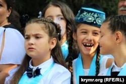 Перший дзвоник у Бахчисарайській школі з кримськотатарською і російською мовами навчання