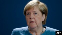 На питання про «Північний потік-2» речник Меркель відповів: «Канцлер вважає неправильним виключати будь-які можливі реакції»