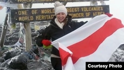 Belarus - Olga Alfer de Fernandez from Minsk has been living abroad for more than 10 years. Today she has hes law firm in the UK and develops the Middle East market. Olga tells how she climbed a mountain Kilimanjaro.