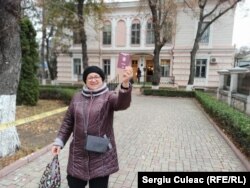 Româncă de la Chișinău, la secția de vot