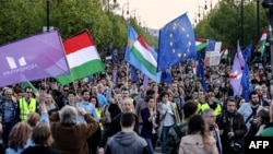 Демонстрация против премьера Виктор Орбана в Будапеште под лозунгами "Европа – не Москва", 1 мая 2017