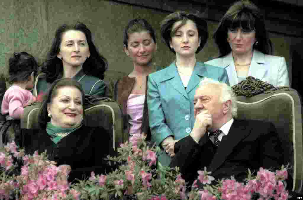 Georgian President Eduard Shevardnadze speaks to his wife Nanuli as their daughter Manana, two granddaughters, and daughter-in-law stand behind them during the 2000 presidential inauguration ceremony in Tbilisi.