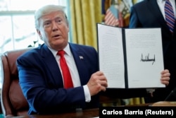 Дональд Трамп подписывает последний пакет санкций против Ирана. Белый дом, 24 июня