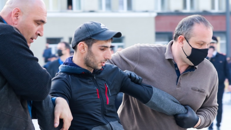 Во Владикавказе арестованы 13 участников митинга отрицателей коронавируса 