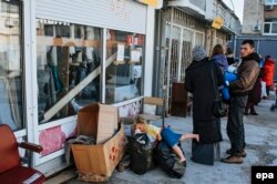 Internally displaced persons from the Ukrainian conflict-affected areas stand in line as they wait for humanitarian aid in the center of distribution of humanitarian aid for internally displaced persons from eastern Ukraine and Crimea, in Kyiv.