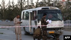ავღანეთის Khurshid TV-ის ავტობუსი შარშან, აგვისტოს თავდასხმის შემდეგ 