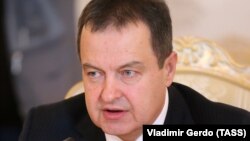 Міністр закордонних справ Івіц Дачич додав, що «Сербія засуджує порушення територіальної цілісності України і говорить про необхідність захисту територіальної цілісності на міжнародних майданчиках»