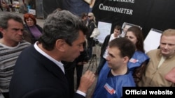 Sochi mayoral candidate Boris Nemtsov (left) confronts a group of pro-Kremlin youth activists in Sochi before the vote.