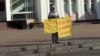 Ռուսաստան - Ալբերտ Ռազինը խորհրդարանի շենքի մոտ, Իժևսկ, 10-ը սեպտեմբերի, 2019թ․