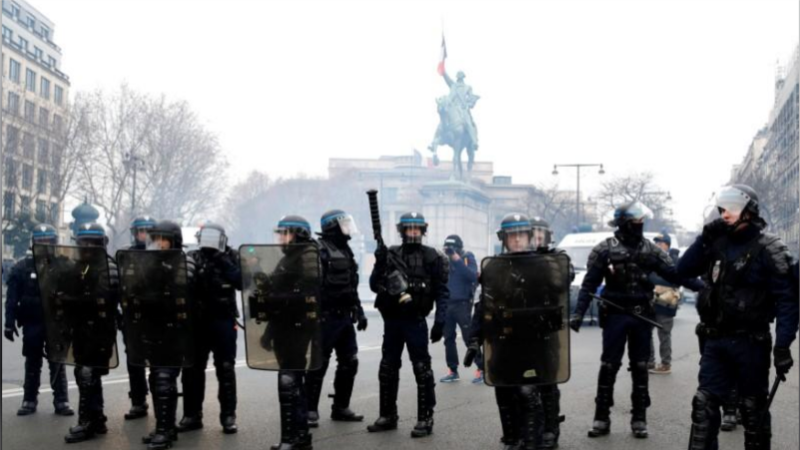 Париз- приведени 85 лица на протестите на Жолтите елеци