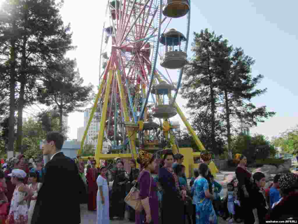 Turkmenistan. "Ertekiler dunyasi" (Disney Land) in Ashgabat