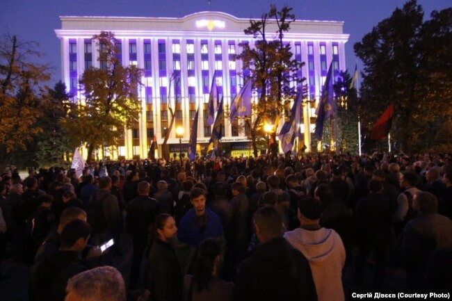 Мітингарі буля будівлі Дніпропетровської ОДА