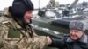 Петр Порошенко в Житомире на церемонии передачи армии отремонтированной бронетехники и самолетов