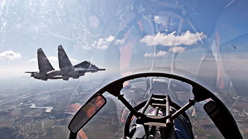 В Крыму российские военные провели учебные полеты на истребителях – командование