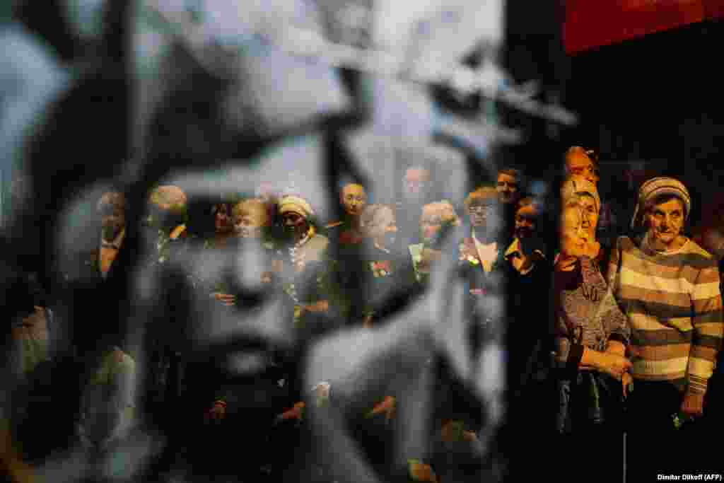 Veterans attend an event marking the Red Army&#39;s liberation of the Auschwitz extermination camp, at Moscow&#39;s Victory Museum on January 28. (AFP/Dimitar Dilkoff)