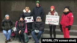 Защитники животных у здания Государственной думы в Москве, ноябрь 2017 года. Иллюстративное фото.
