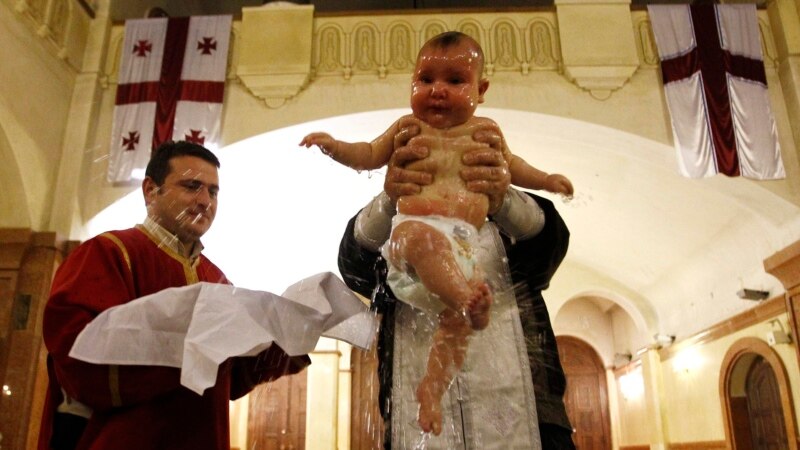 Сегодня крестниками Католикос-Патриарха всея Грузии Илии Второго станут еще 630 детей