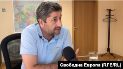 Интервюто с Христо Иванов е направено в централата на "Да, България" на 10 август