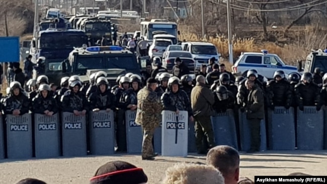 Полицейский спецназ, перекрывший дорогу между сёлами Каракемер и Масанчи. 8 февраля 2020 года.