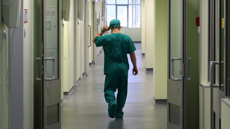 «Тупо некому делать операцию». В России дефицит врачей хотят покрыть студентами-ординаторами