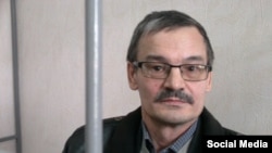 Рафис Кашапов в суде, апрель 2015 года 