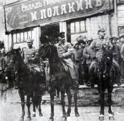 Генерал Армії УНР Олександр Натьєв провів парад підрозділів Запорізької дивізії у Харкові, квітень 1918 року