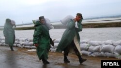 Armata luptând cu inundaţiile de la Nemţeni, iulie 2010