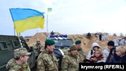 Украинские пограничники на админгранице с Крымом