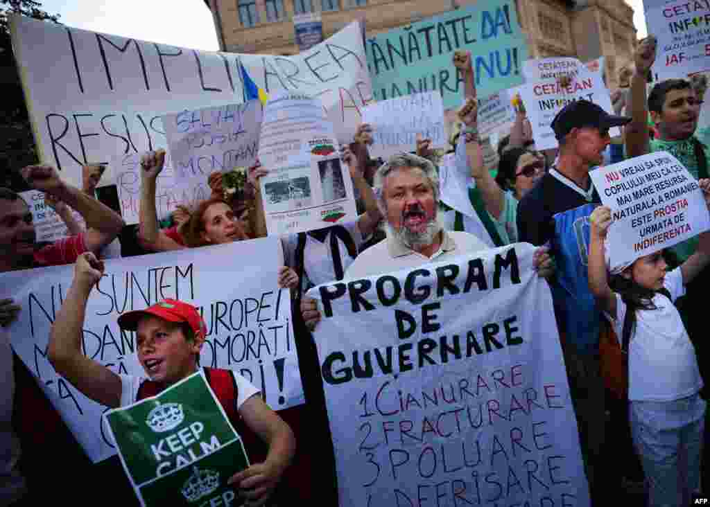 Much of the animus that fuels the protesters is aimed at the government itself, which many Romanians regard as corrupt and out of touch with the needs of ordinary people. (AFP/Daniel Mihailescu)