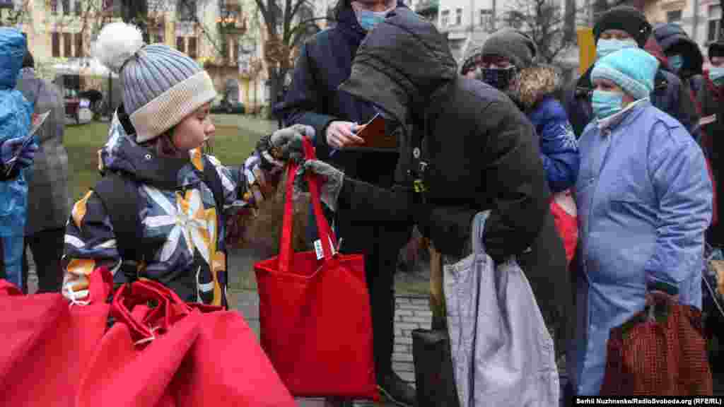 Діти допомагали в організації свята.