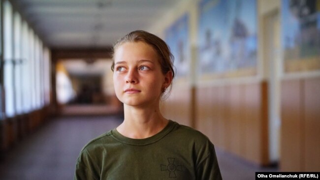 Ліна Назіпова чекала з війни батька-вертолітника. Ліцеїстка мріє піти його шляхом і хоче стати льотчицею