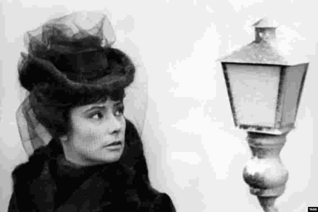 Tatyana Samoilova playing the title role in &quot;Anna Karenina&quot; (1967).
