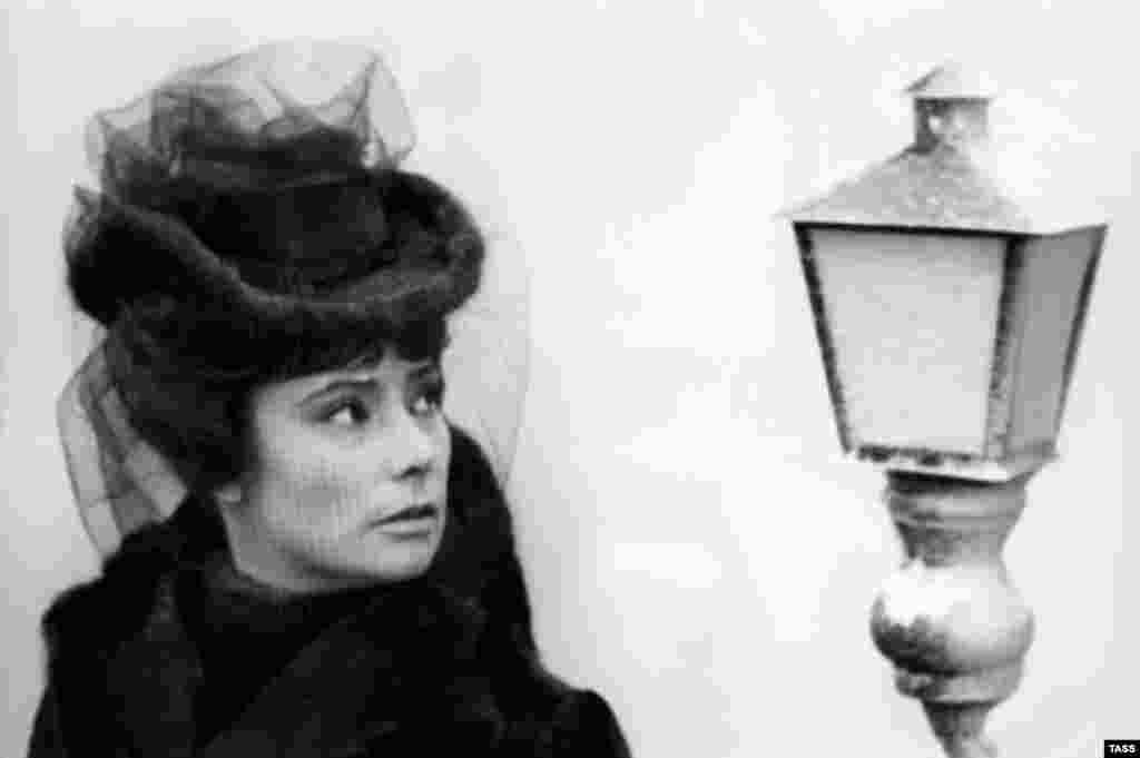 Tatyana Samoilova playing the title role in "Anna Karenina" (1967).