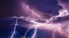 Напередодні ввечері у мережі користувачі поширювали фото і відео з потужною зливою у Львові, у небі над містом рясніли блискавки (фото ілюстративне)