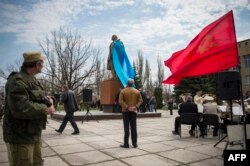 Відкриття пам’ятника Леніну в Новоазовську у квітні 2015 року