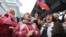 Пассажиры поезда "Таврия" на вокзале в Севастополе. 25 декабря 2019 года