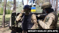 Бійці Національної гвардії України проходять вишкіл перед відправкою на лінію фронту. Фото ілюстративне 