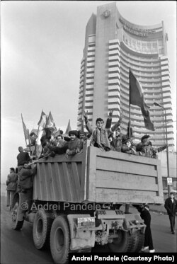 23 decembrie 1989, ora 15:00, camion în fața hotelului Intercontinental