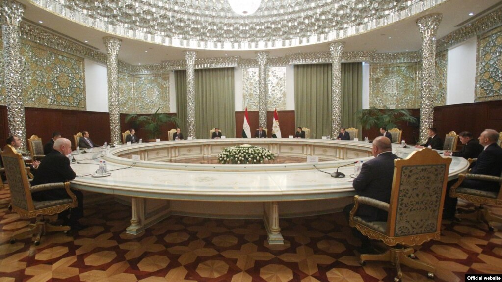 Мулоқоти Э.Раҳмон бо раҳбарони хадамоти амниятии ИДМ