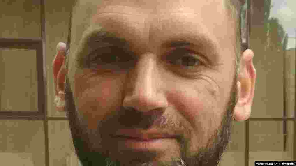 Rustem Şeyhaliyev – Rusiyede yasaq etilgen ve terroristik sayılğan "Hizb ut-Tahrir" islâm siyasiy fırqasına alâqası olğanında qabaatlana. O da uquq qoruyıcılar tarafından siyasiy mabüs kibi tanılğan