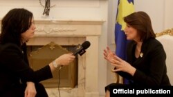 Kosovska predsednica Atifete Jahjaga u razgovoru sa Arbanom Vidishiqi