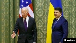 Украина -- Украинан премьер-министр Гройсман Владимир цхьаьнакхетта Iамеркан вице-президентаца Байден Джоца. Дечкен-бутт 16, 2017